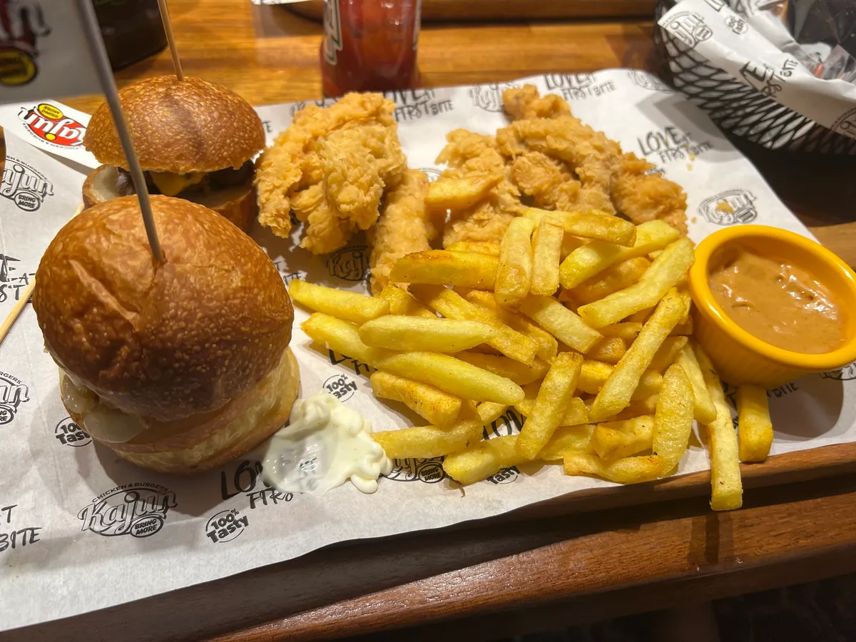 Kajun Bring More, Çankaya/Ankara mekanındaki Burger için ekinakbiyik yorumu Resim