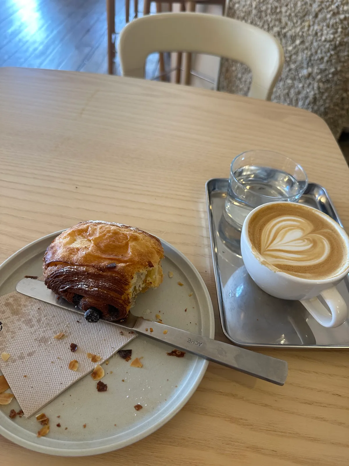 Croissant recensie door diloyloyy bij Jules coffee & concept, Haarlem Image Croissant recensie door diloyloyy bij Jules coffee & concept, Haarlem Image
