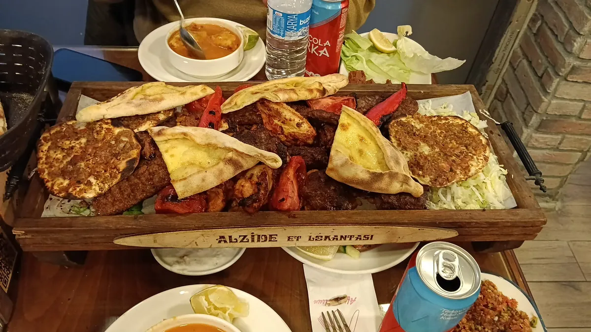 Karışık Izgara · Alzide Et Lokantası