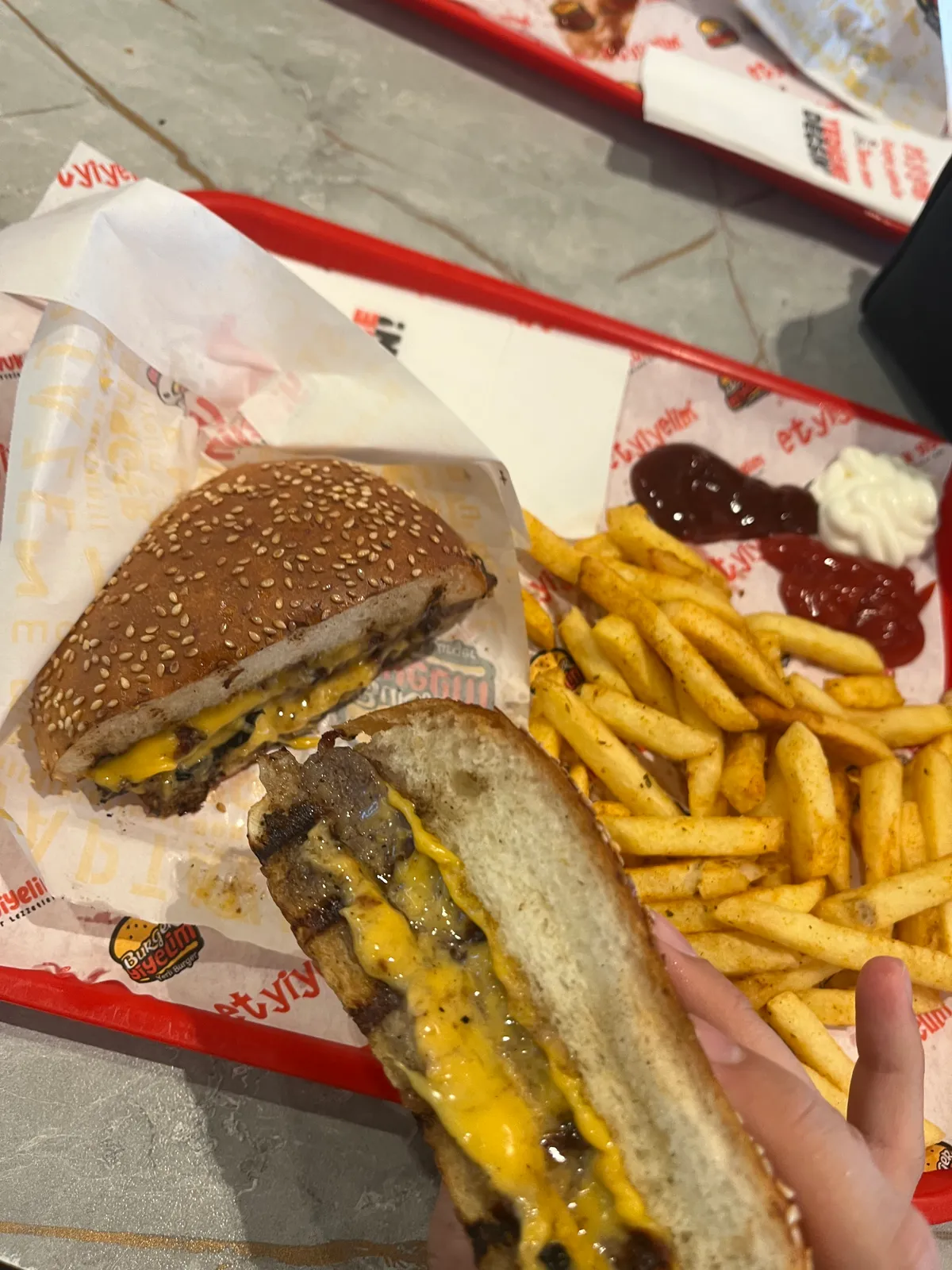 Burger Yiyelim, Bakırköy/İstanbul mekanındaki Burger için Huseyinakbiyik yorumu Resim Burger Yiyelim, Bakırköy/İstanbul mekanındaki Burger için Huseyinakbiyik yorumu Resim