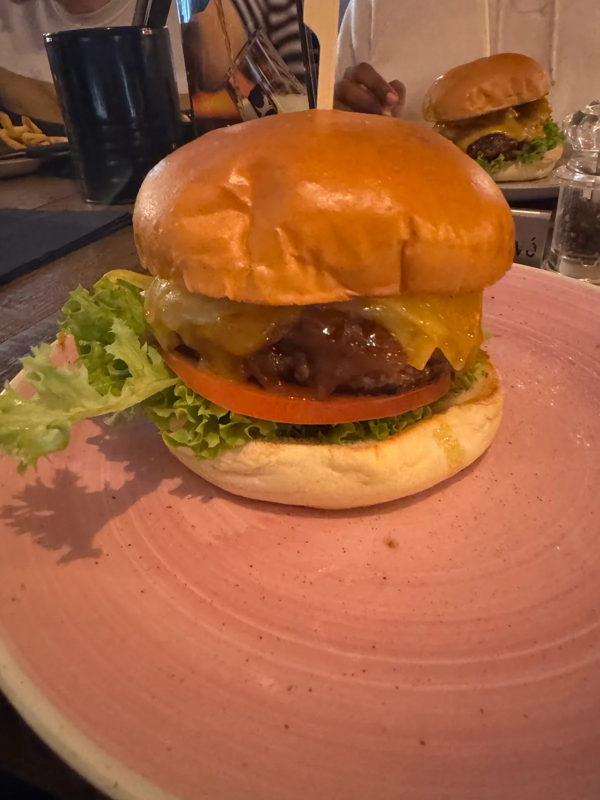 Cheeseburger recensie door cotonrey bij The Happy Bull, Amsterdam Image Cheeseburger recensie door cotonrey bij The Happy Bull, Amsterdam Image