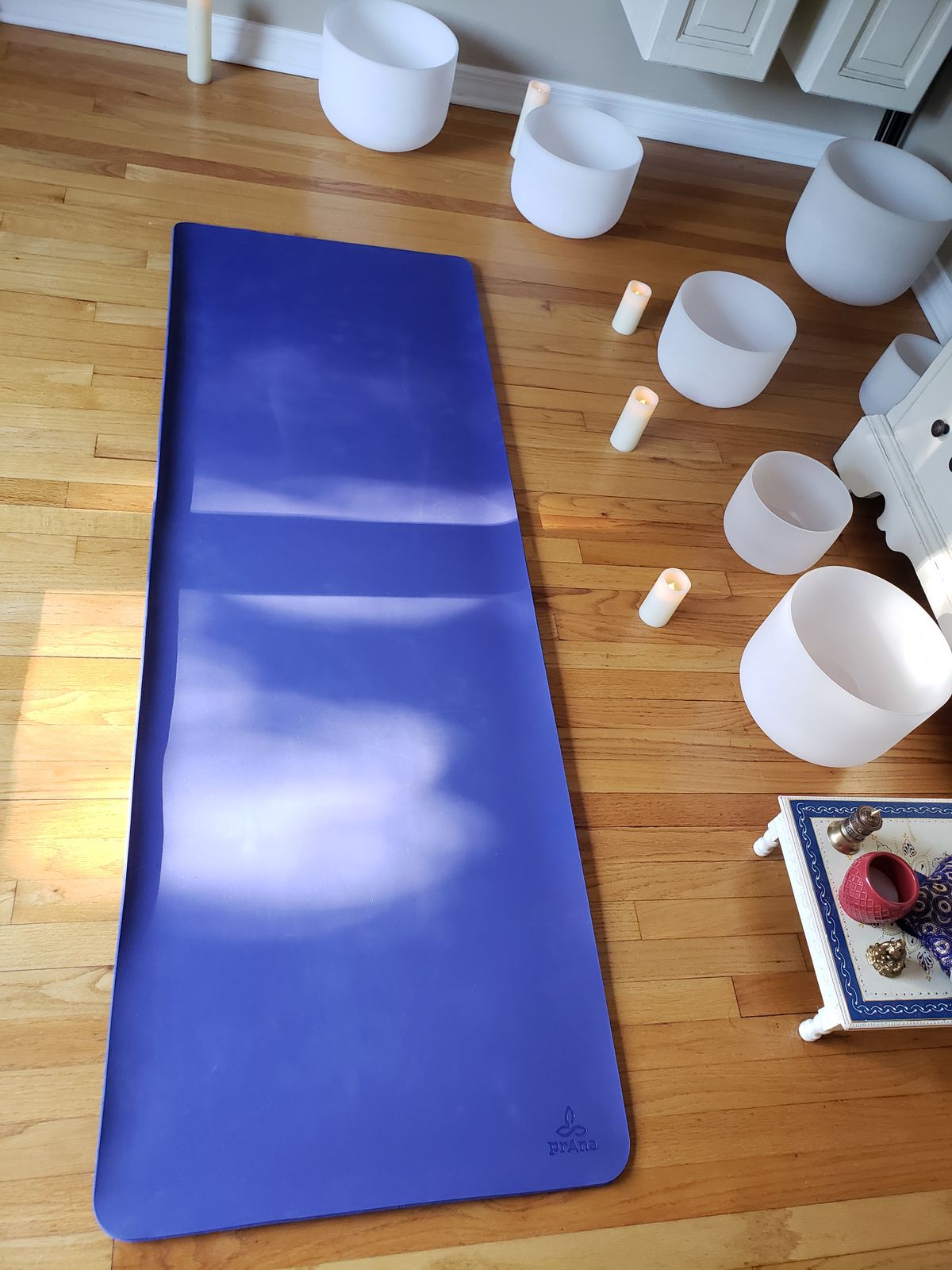 Premium AI Image  Yoga mat rolled up with a water bottle and towel created  with generative ai