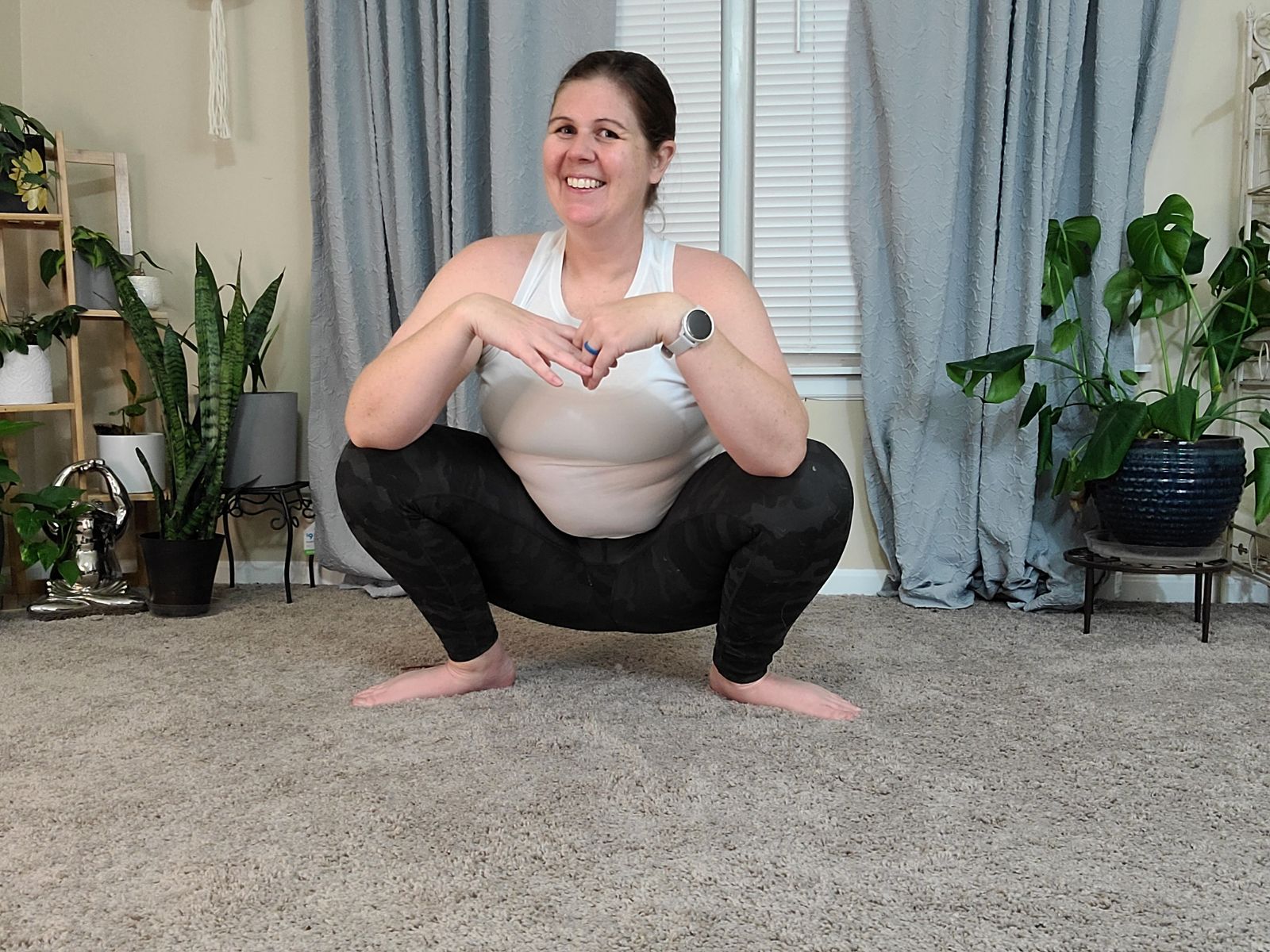 Squat with heels down, toes can point any direction