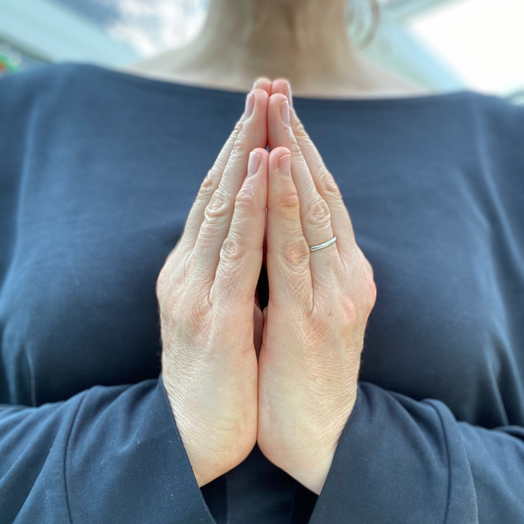 Sakshi Mudra - Gesture of Witness Consciousness for Cultivating Self-Study - Svadhaya