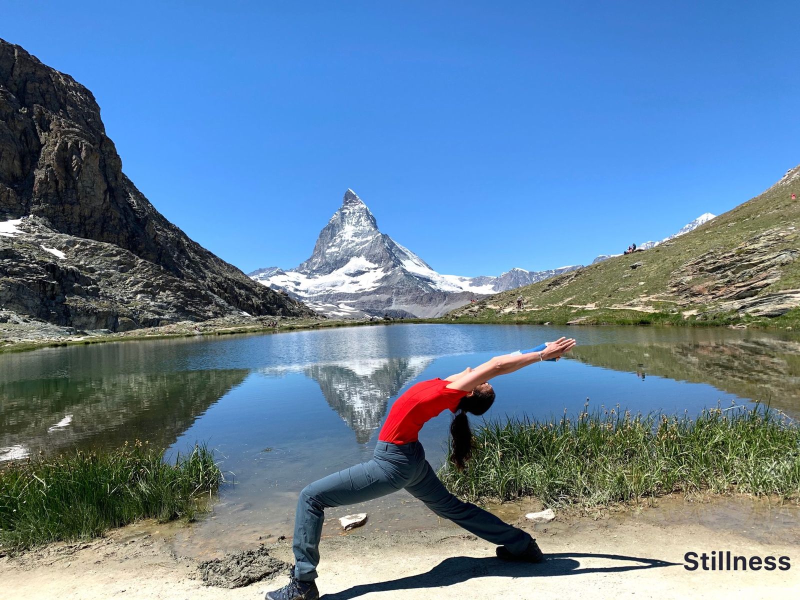 I believe knowing is experiencing and feeling outside the head and inside the heart. Nature opens our hearts, offering infinite opportunities to feel the love in all creations. Have you ever listened to the majestic words of silence where your whole being moves into stillness? Through rooted feet, open hearts with an easy flow of breaths, vibrations rise, stillness grows opening up a space of clarity, presence, self reflection, compassion and love. Knowing our essential qualities and owning our inner strength is the beautiful experience of a calm mind 🌟