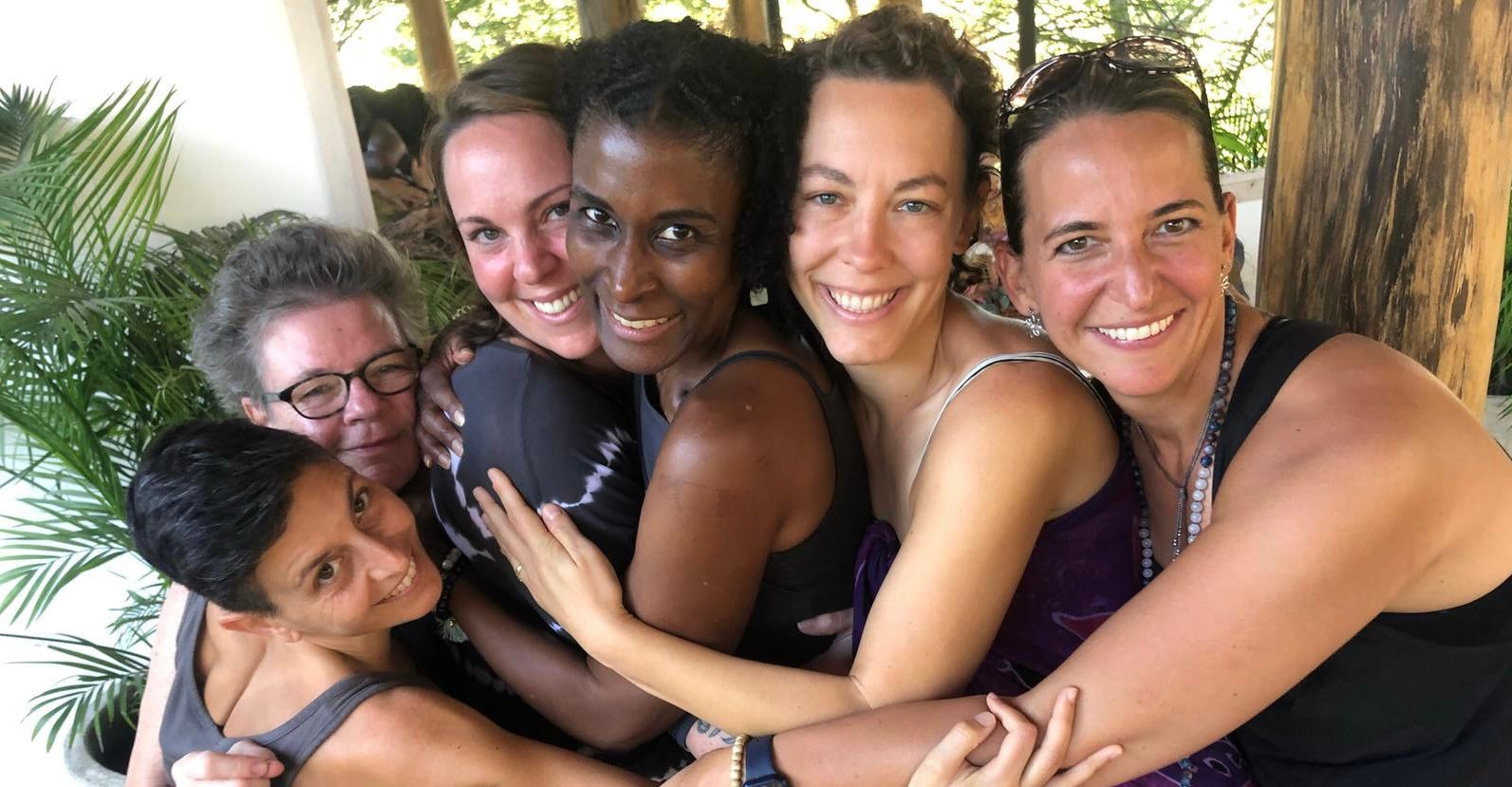 Farewell Hug Costa Rica 2021