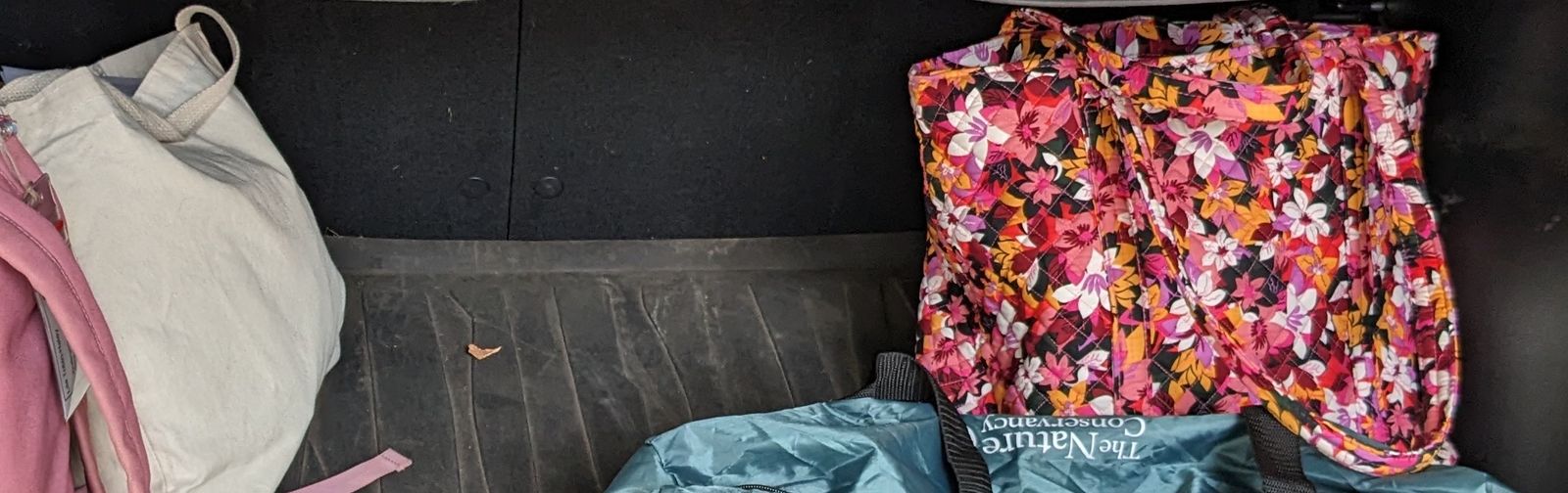 The white bag and the flowered bag were all I brought with for my overnight stay. I felt so free.