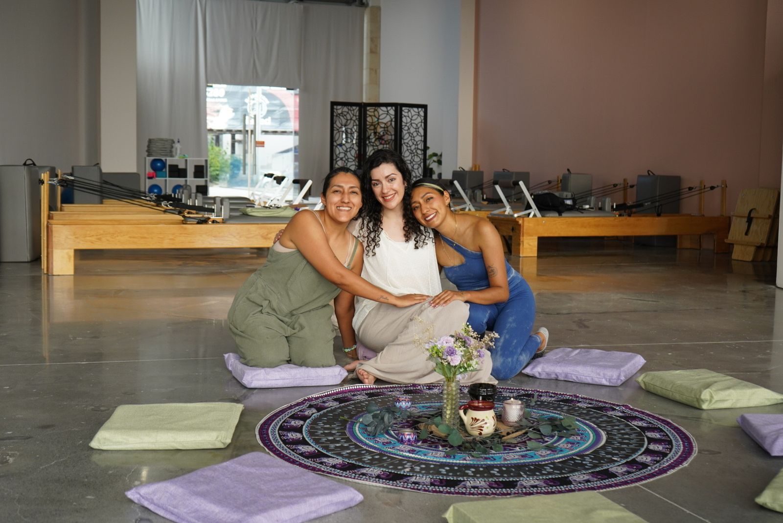 Acompáñanos a próximo círculo de mujeres el 26 de Octubre a las 9:30am, organizado por AYAMA YOGA y AURIA PILATES.