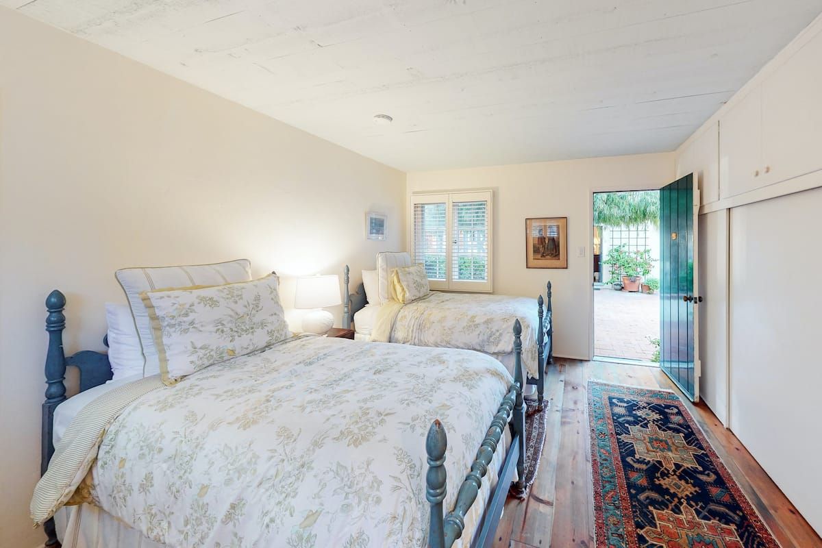 Shared Room-Private Bath-Private Entrancerivate Apartment Living Rooing Bedroom in Private Apartment