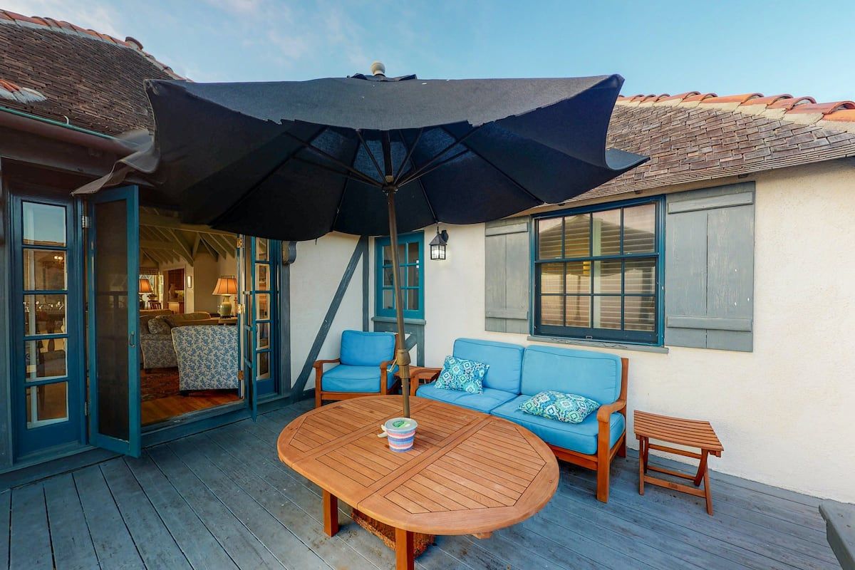 Upper Lanai off the Living Room