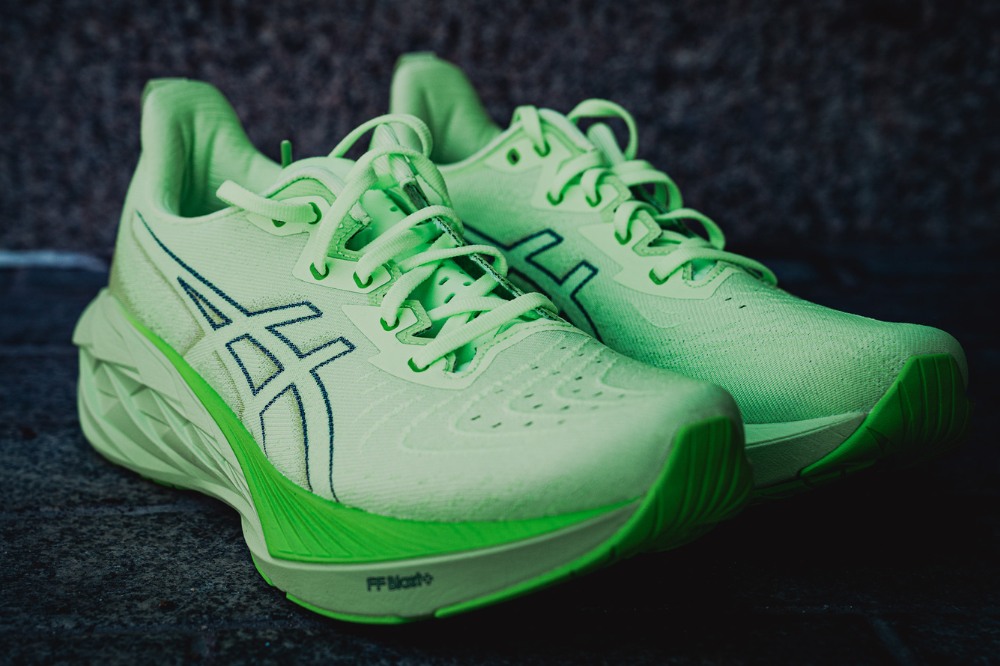 Running shoes Asics NOVABLAST 4 