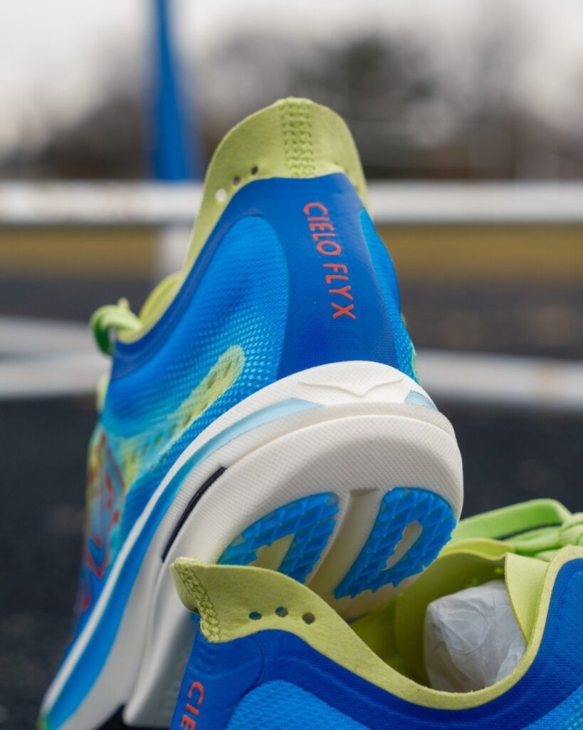 ZAPATILLAS CLAVOS ATLETISMO: HOKA CIELO X REVIEW. Mayayo.