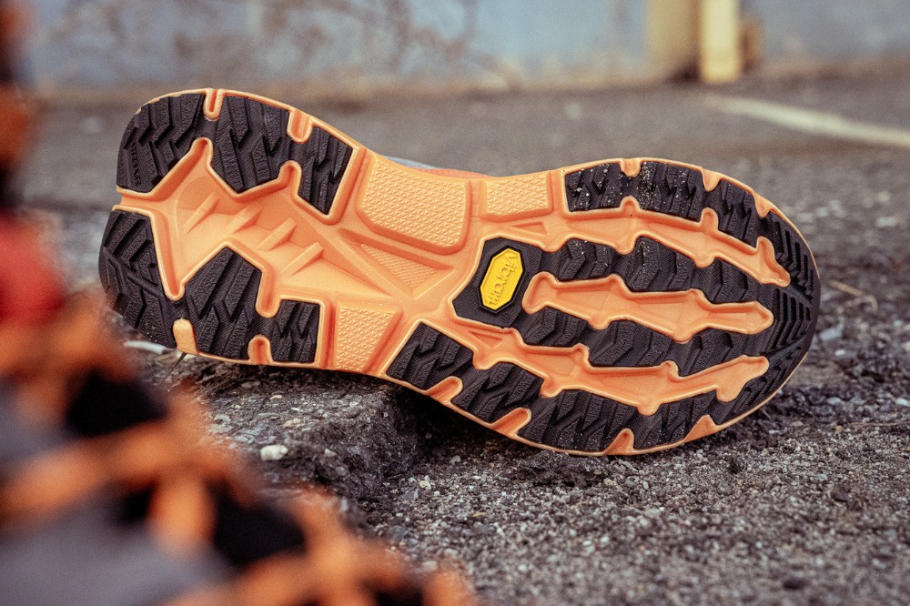 deckers x lab enduro max - vibram outsole