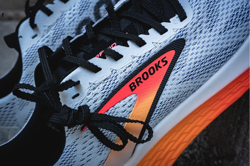 brooks hyperion 2 - lateral side