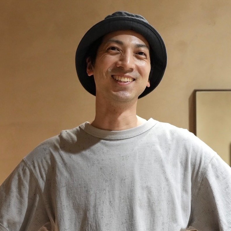 徳田浩二｜青山美容師｜大人の抜け感ヘア｜センターパート｜ニュアンスパーマ｜大人ショートのプロフィール写真