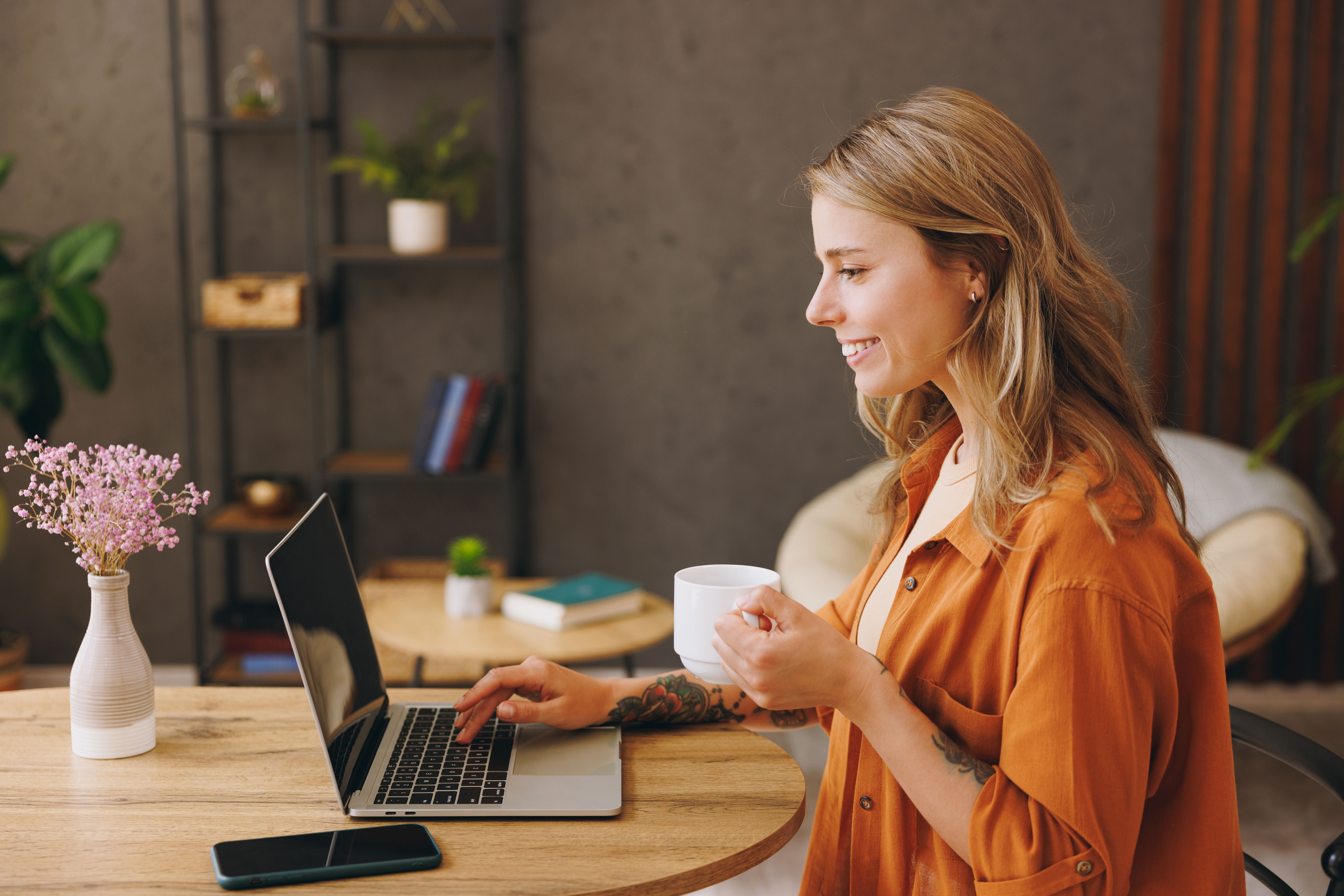 10 moduri în care să-ți păstrezi laptopul CA NOU - curat și perfect funcțional