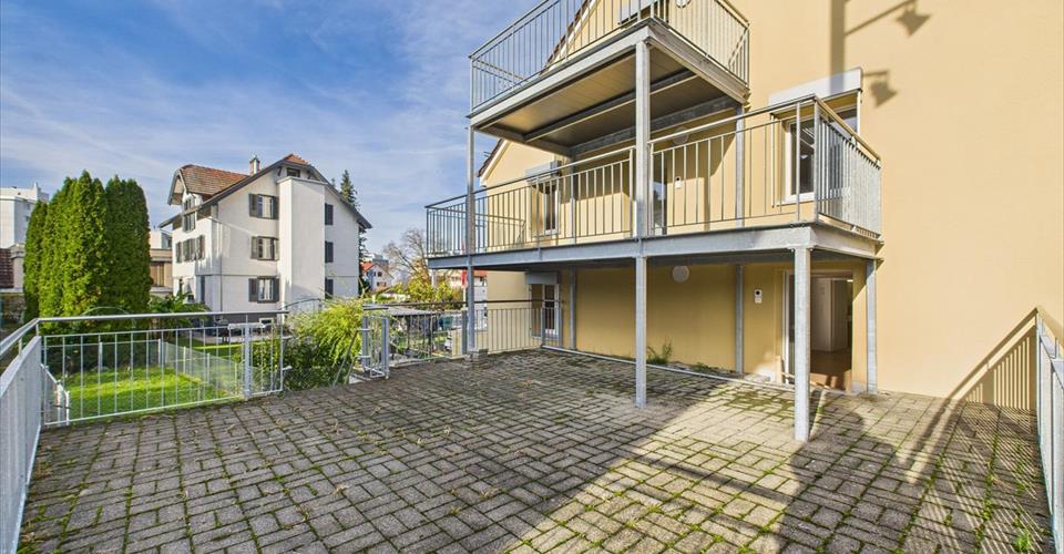 Maison moderne multigénérationnelle avec trois appartements séparés, idéalement située à Goldach (SG), entièrement rénovée, lumineuse et offrant de nombreuses possibilités d'aménagement.