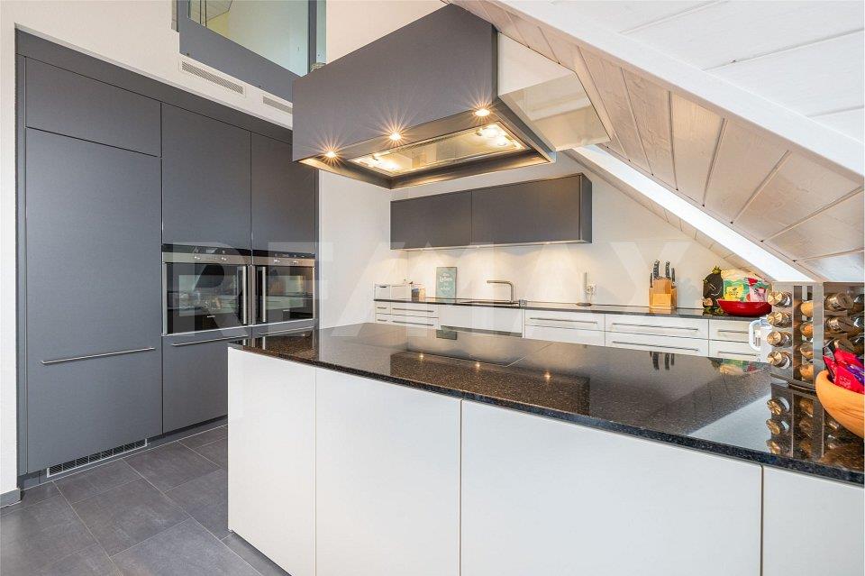 Sonnige, neuwertige 5.5 Duplexwohnung mit traumhafter Alpensicht