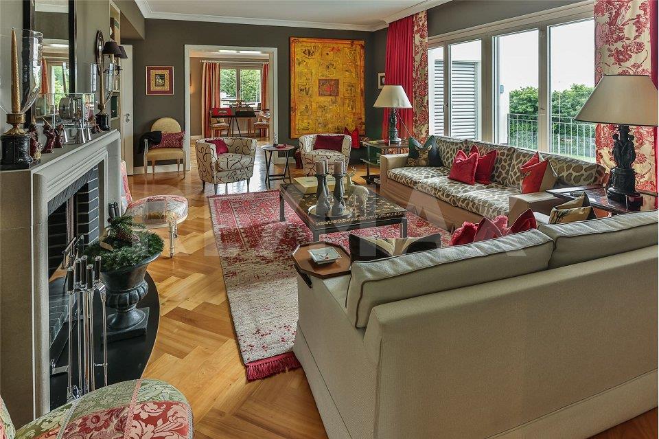 Villa exclusive de 13 pièces dans un emplacement privilégié à Unterengstringen