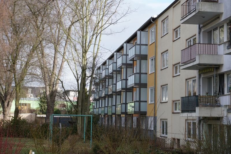 Bild 2: PROVISIONSFREI! Vermietete Wohnung mit Balkon im gepfl...