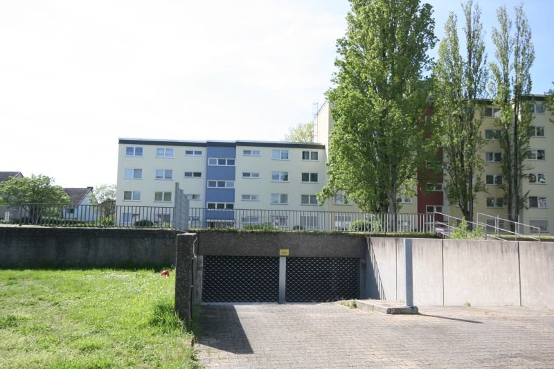 Bild 3: vermietete Wohnung mit Balkon und Aufzug im Haus