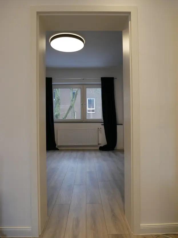 Bild 10: Erstbezug nach Sanierung mit Balkon: attraktive 3-Zimmer-Wohnung in Köln Weidenpesch ab sofort