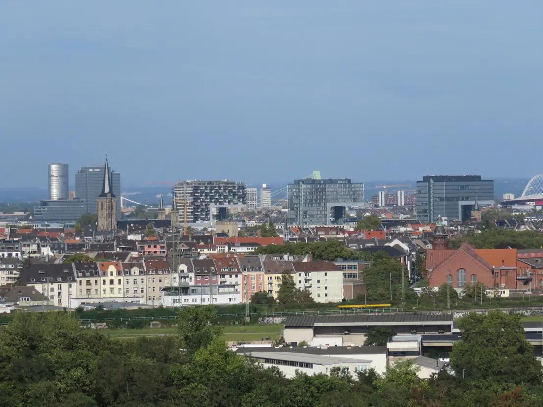 Bild 2: Wunderschöne 2-Zimmer-KDB-Wohnung mit traumhaftem Blick über Köln vom Dom bis zum Siebengebirge