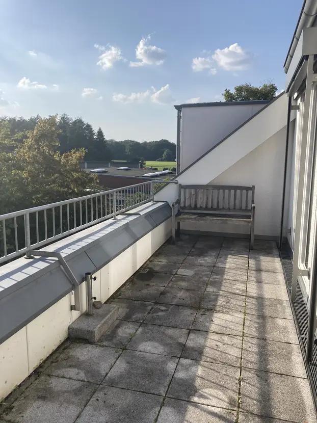 Bild 13: Gepflegte 4-Raum-Dachgeschosswohnung mit Balkon und Garage in Köln Rath