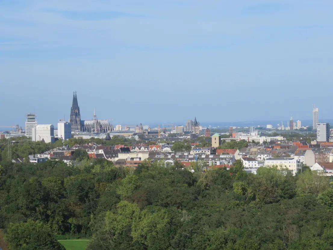 Bild 1: Wunderschöne 2-Zimmer-KDB-Wohnung mit traumhaftem Blick über Köln vom Dom bis zum Siebengebirge