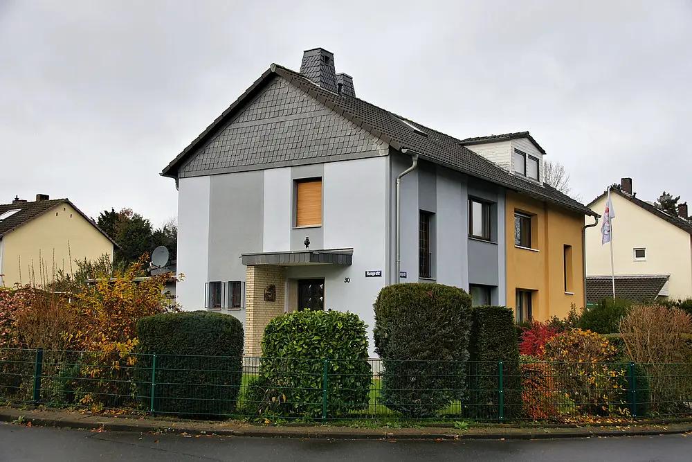 Bild 1: Provisionsfreie 4-Zimmer-Doppelhaushälfte zum Kauf in Köln