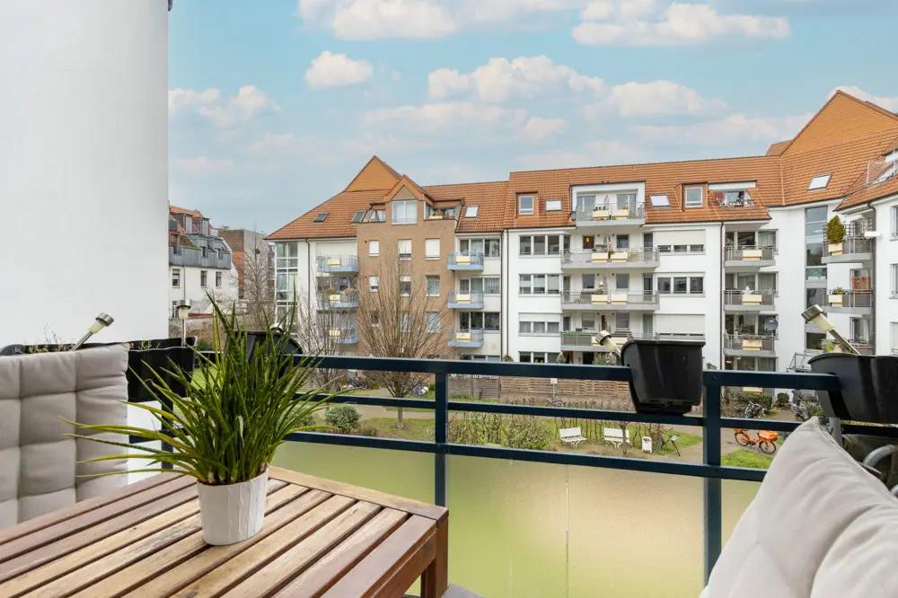 Bild 2: Attraktive 4-Zimmer-Wohnung mit Balkon und Tiefgarage