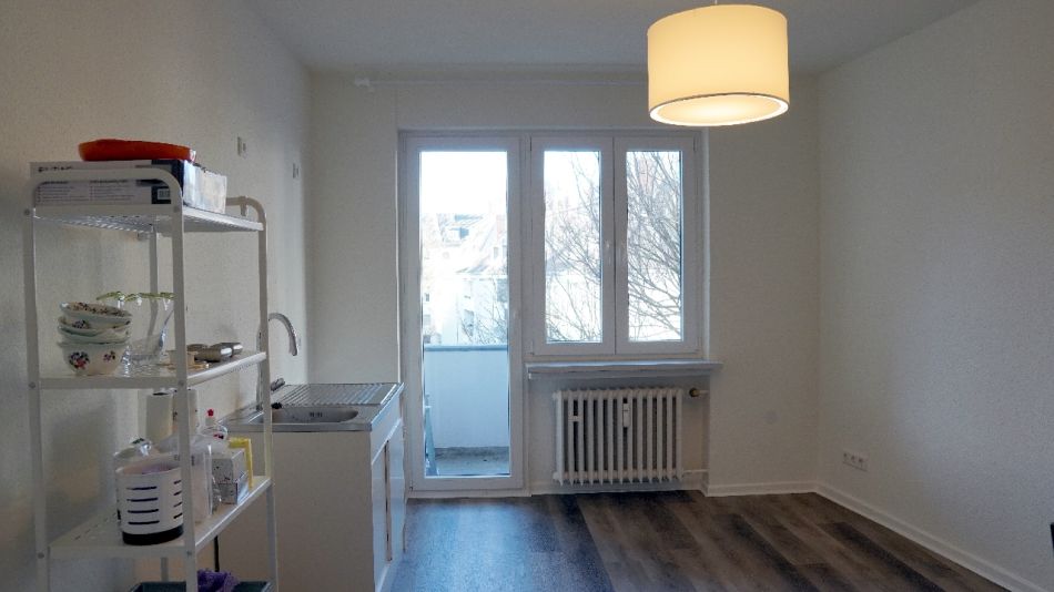 Bild 3: Vollständig renoviertes  und  modernisiertes Apartment mit Westbalkon in zentraler Lage.