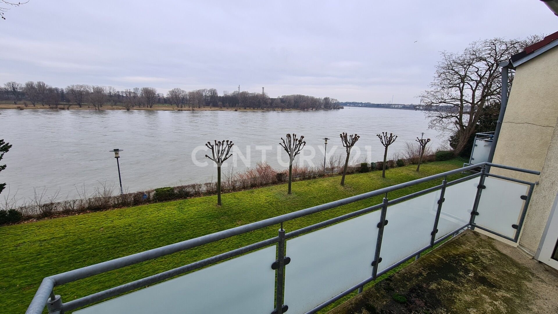 Bild 12: Rheinblick - 3-Zimmerwohnung in bester Lage von Köln-Mülheim