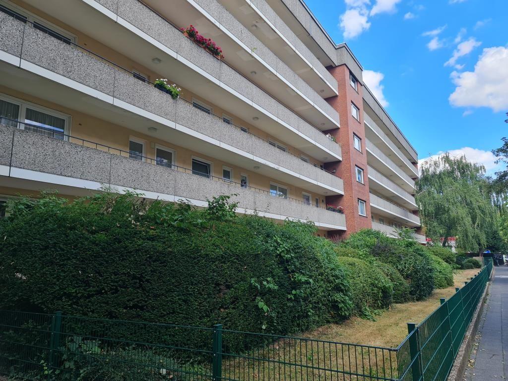 Bild 2: Provisionsfreier Verkauf einer sanierungsbedürftigen 3 Zimmer Eigentumswohnung mit Balkon