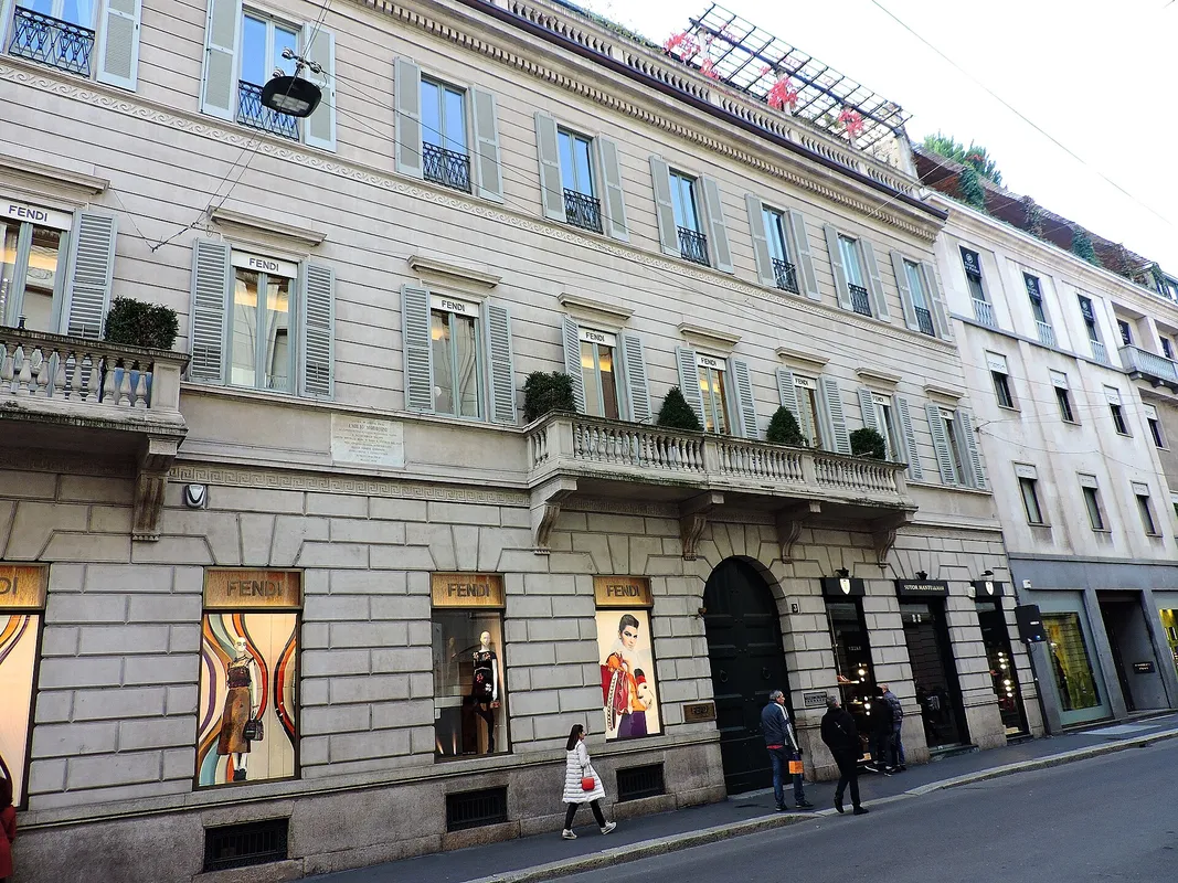 High Fashion & Elegant Shopping