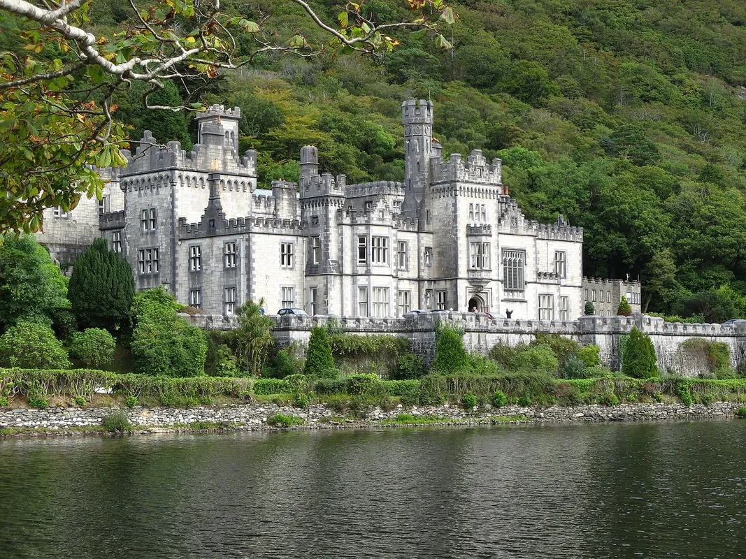 Connemara's Wild Landscapes & Estates