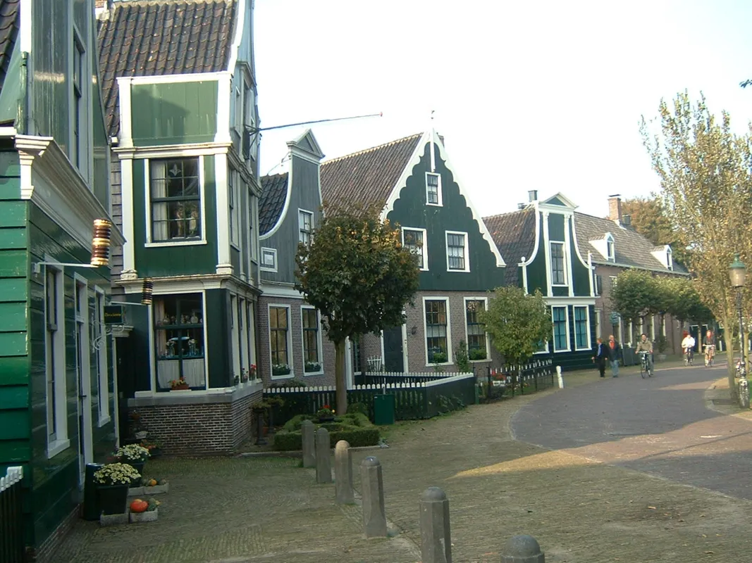 Iconic Dutch Countryside & Windmills