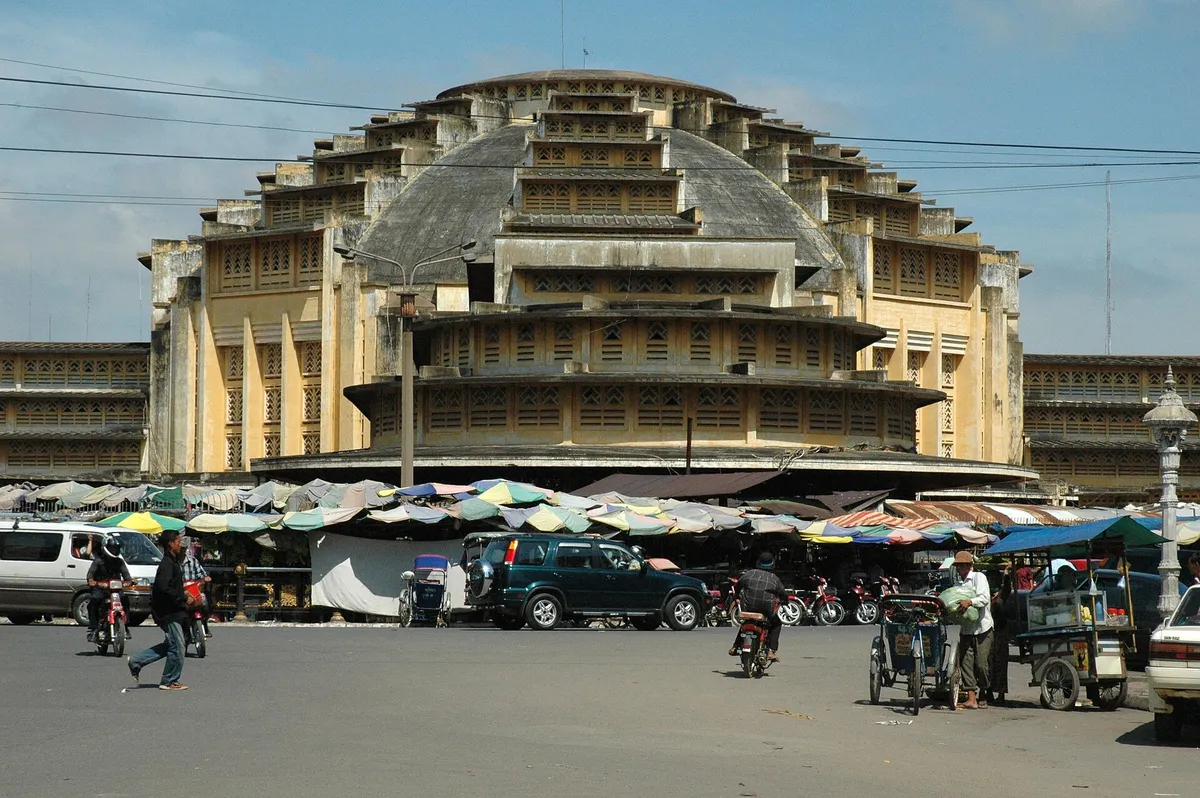 Vibrant Markets & Street Food Culture