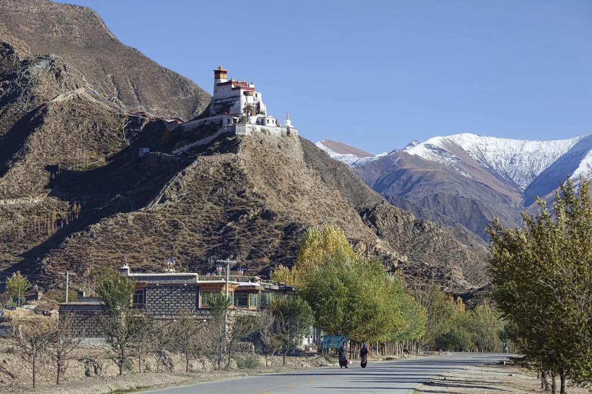 Exploration of Ancient Yarlung Valley Ruins