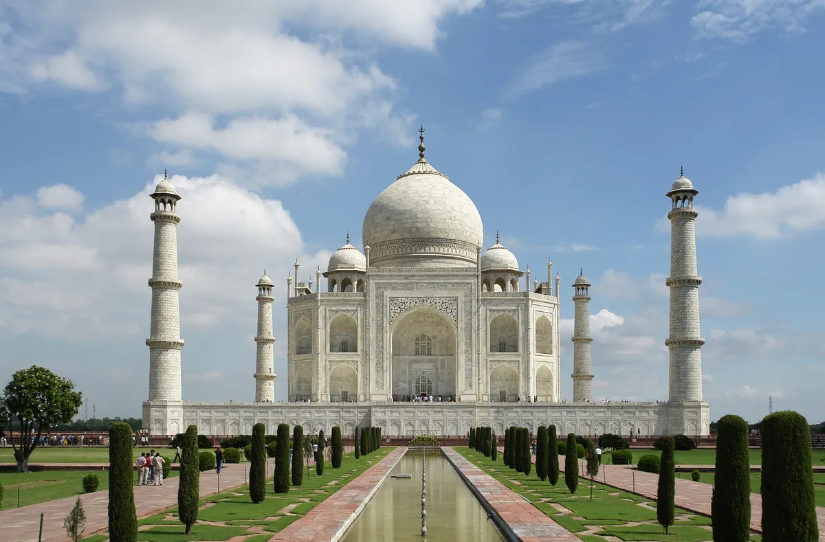 The Majestic Taj Mahal & Viewpoints