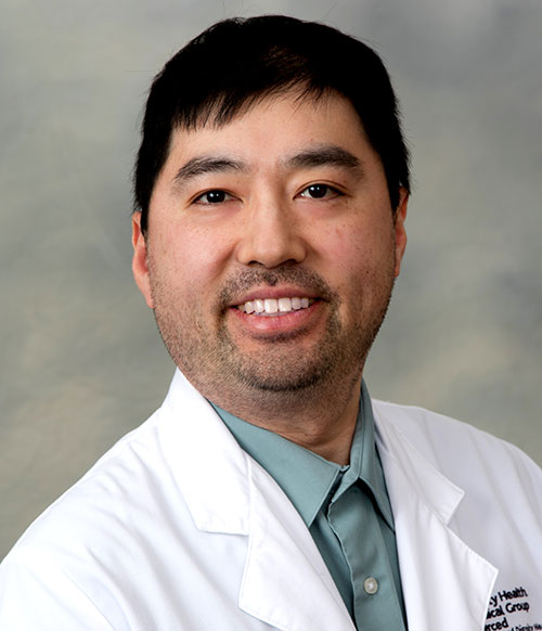 Portrait of Roger Quach, DO