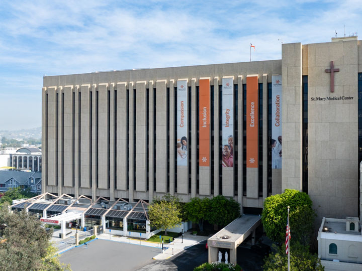 Exterior front view of Dignity Health Imaging Center at St. Mary Medical Center