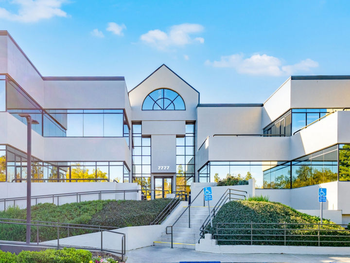 Exterior front view of John A. Schafer, MD Multiple Sclerosis Achievement Center - Dignity Health