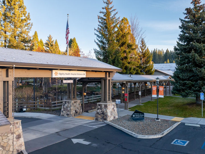 Exterior front view of Dignity Health – Mercy Medical Center Mt. Shasta