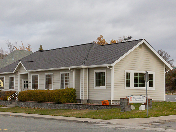 Exterior front view of Primary Care & Chiropractic Care - Pine Street Clinic - Mt Shasta, CA
