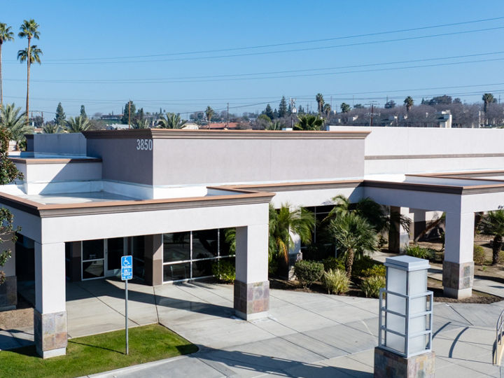 Exterior front view of Millennium Surgery Center - Dignity Health - Bakersfield, CA