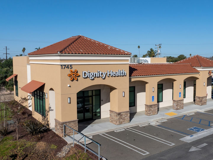 Exterior front view of Dignity Health Laboratories - Santa Maria, CA (Broadway)