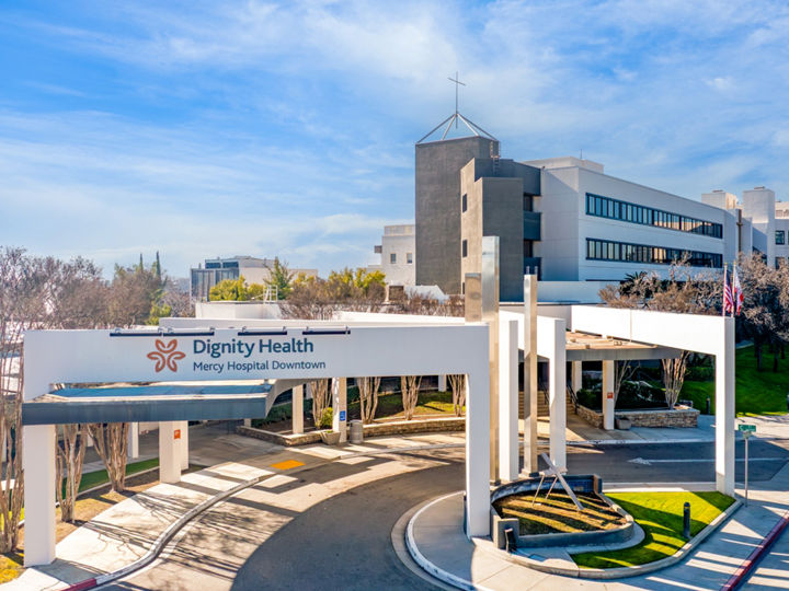 Exterior front view of Dignity Health – Mercy Hospital Downtown