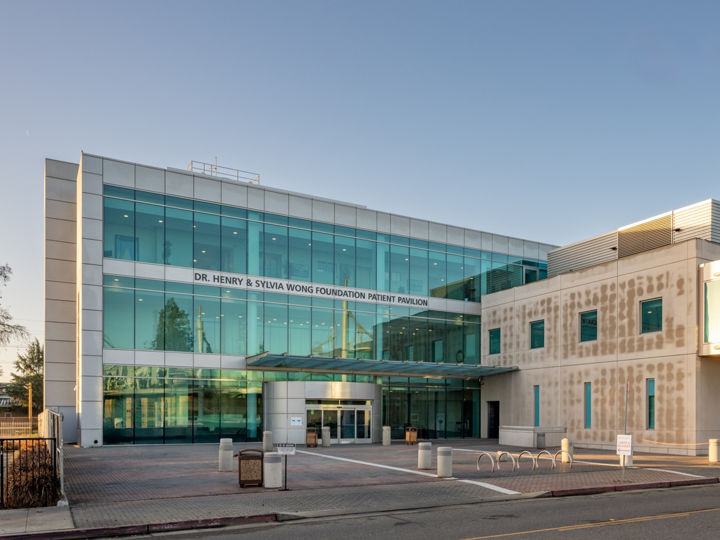 Exterior front view of Emergency Room - Dignity Health - St. Joseph's Medical Center