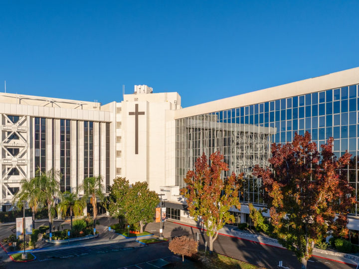 Exterior front view of Heart Care – Dignity Health – St. Bernardine Medical Center